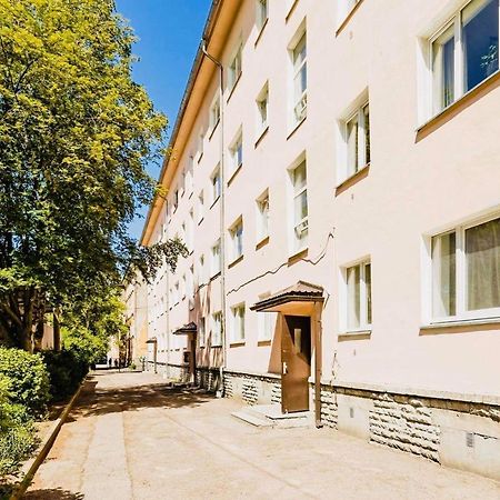 Sunny Apartment, 7 Min With Tram To The Old Town Tallinn Luaran gambar