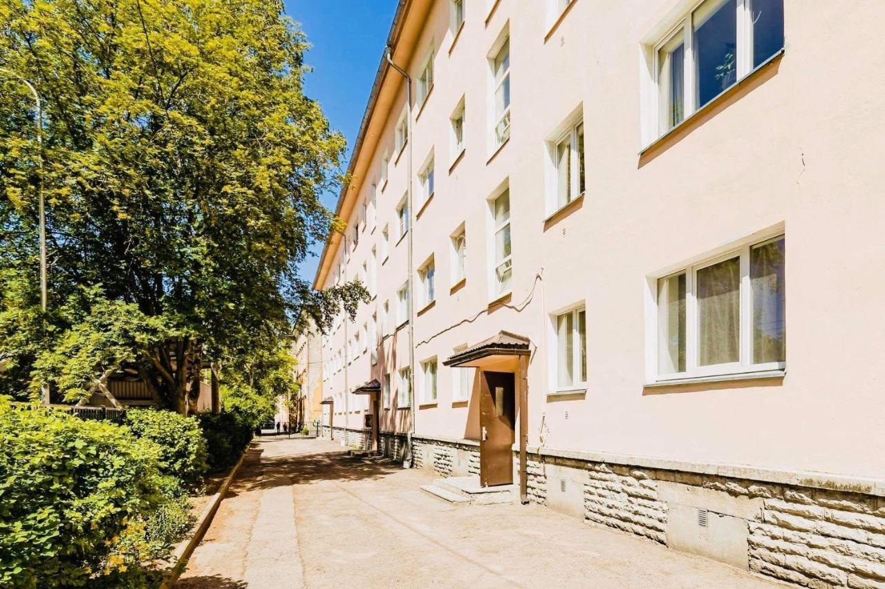 Sunny Apartment, 7 Min With Tram To The Old Town Tallinn Luaran gambar